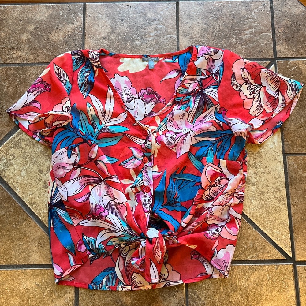 Charlotte Russe Tropical Floral Shirt. Size Small.
